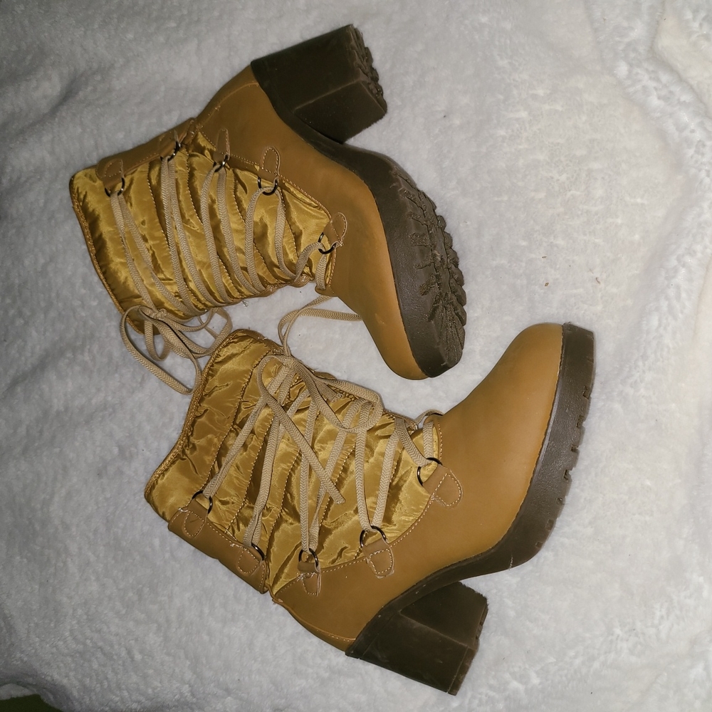 CA Collection by Carrini  Size 11 Mustard Waterproof Heeled Boots